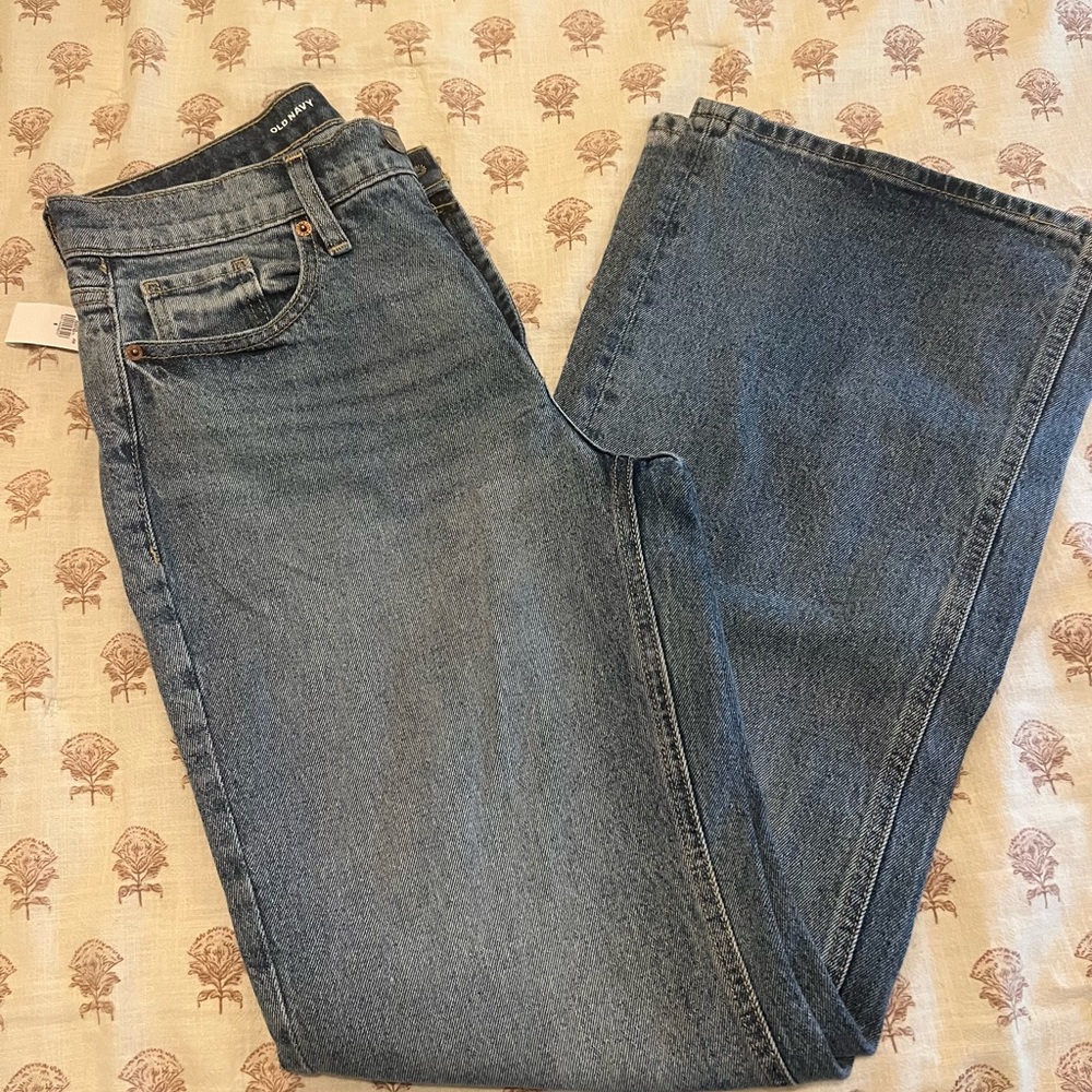 Old Navy Women's Mid-Rise Bootcut Leg Jeans in Medium Blue Wash